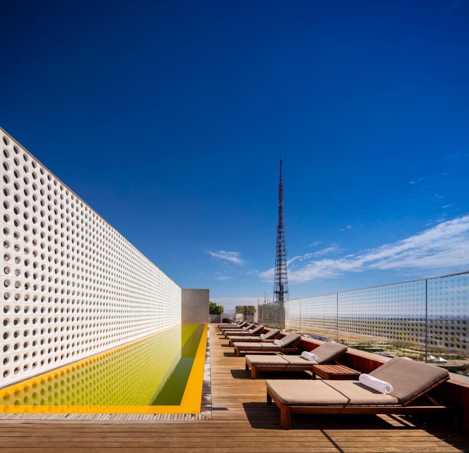 B Hotel บราซิเลีย ภายนอก รูปภาพ The rooftop pool at the Hotel