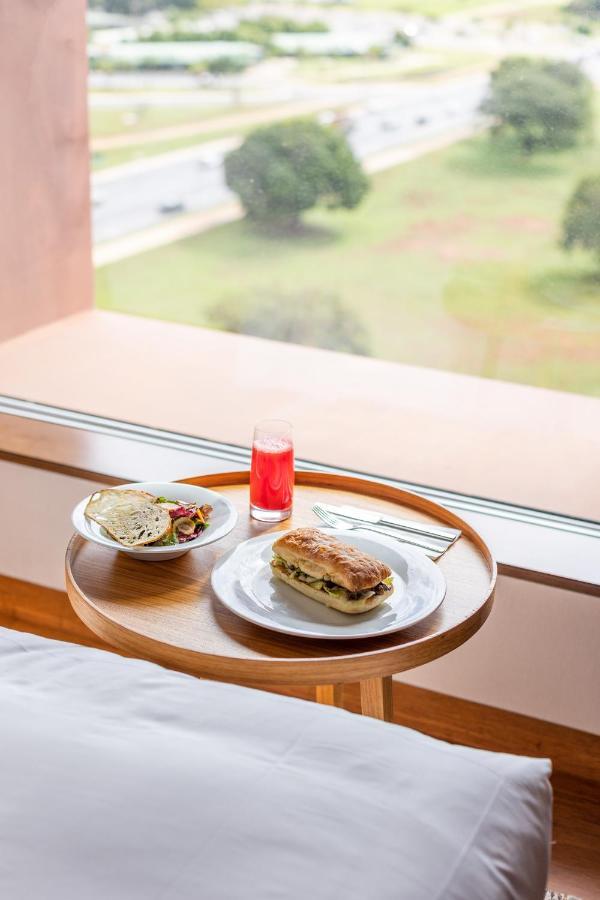 B Hotel บราซิเลีย ภายนอก รูปภาพ A typical breakfast
