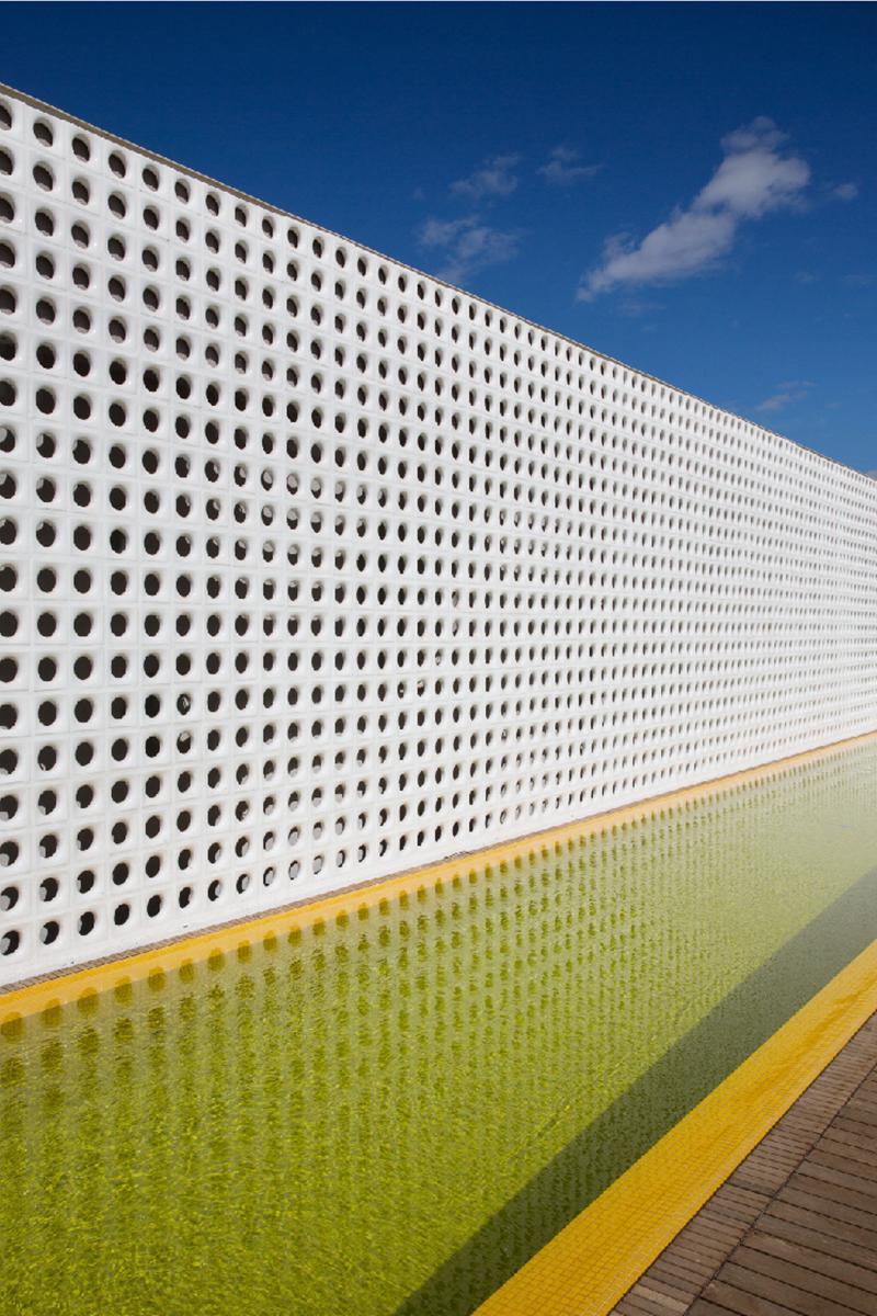B Hotel บราซิเลีย ภายนอก รูปภาพ A perforated metal fence