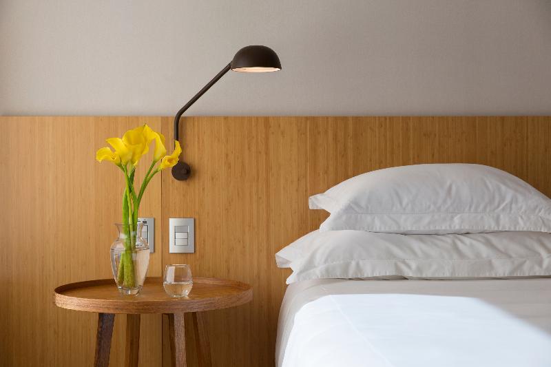 B Hotel บราซิเลีย ภายนอก รูปภาพ A wall-mounted lamp